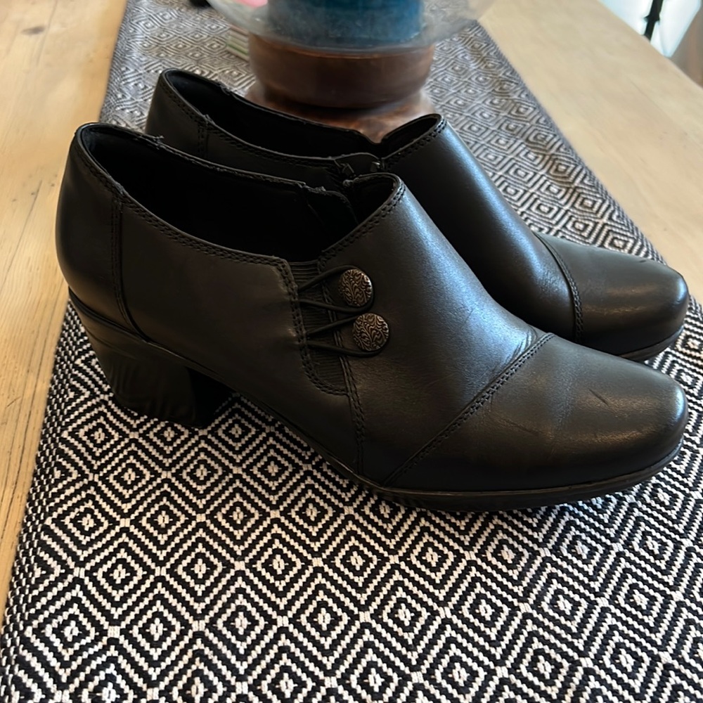 Clarks Ankle Booties 8.5